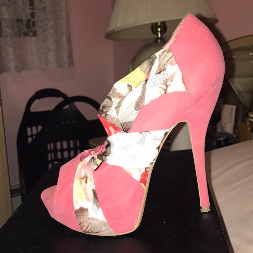 Spring Time Pumps - Picture 2 of 2